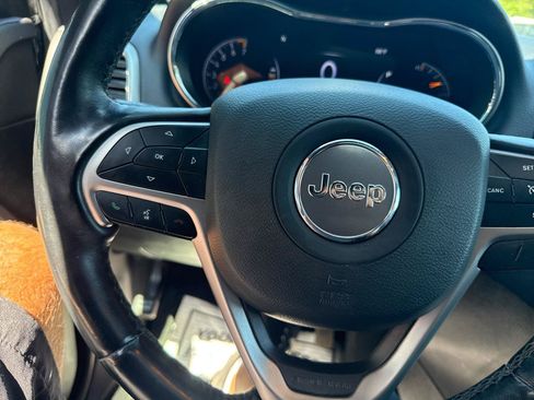Used 2020 Jeep Grand Cherokee Altitude AWD/4WD image 23