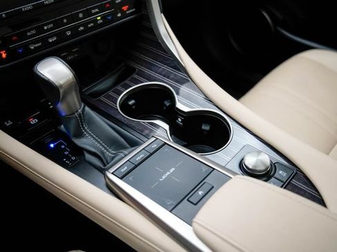 Used 2022 Lexus RX 450h AWD w/ Luxury Package image 19