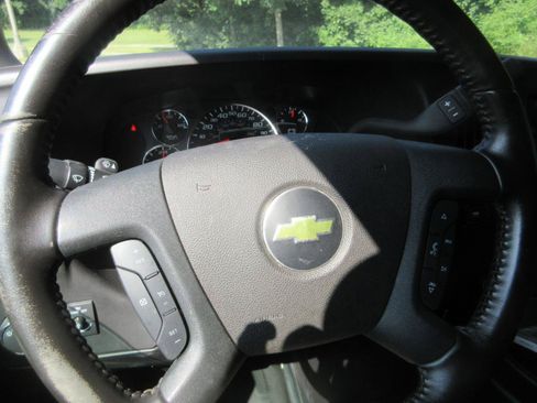Used 2021 Chevrolet Express 2500 w/ Driver Convenience Package RWD image 32