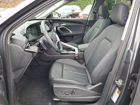 Used 2025 Audi Q5 Premium w/ Convenience Package image 14