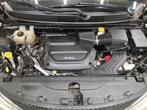 Used 2017 Chrysler Pacifica Touring Plus w/ Tire & Wheel Group FWD image 52