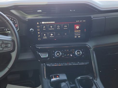 Used 2023 GMC Sierra 1500 AT4 w/ Technology Package AWD/4WD image 17