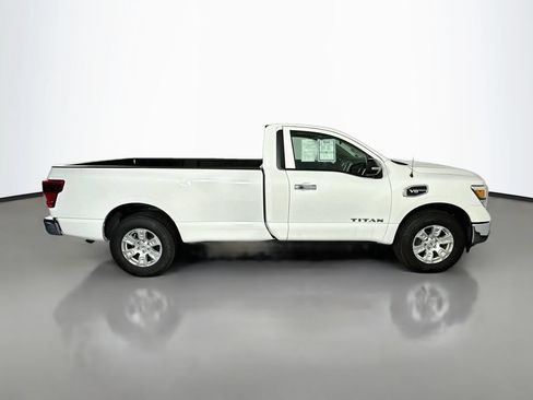 Used 2017 Nissan Titan SV AWD/4WD image 8