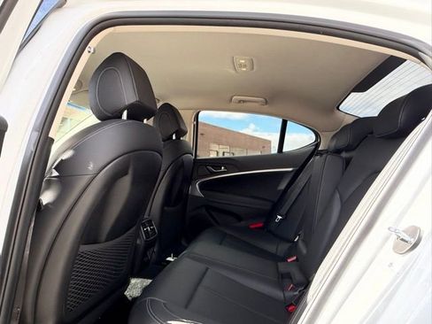 Used 2022 Genesis G70 2.0T image 11