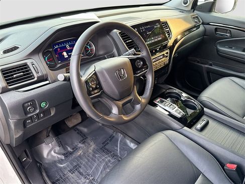 Used 2022 Honda Pilot Touring image 9