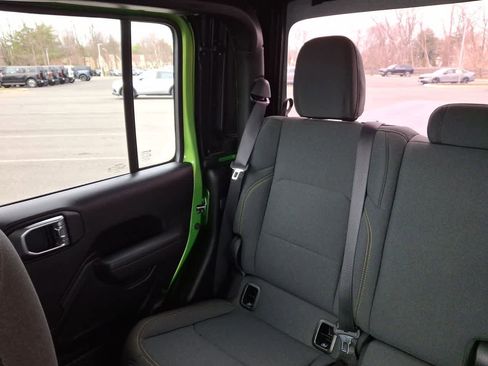 Used 2025 Jeep Gladiator Sport image 12