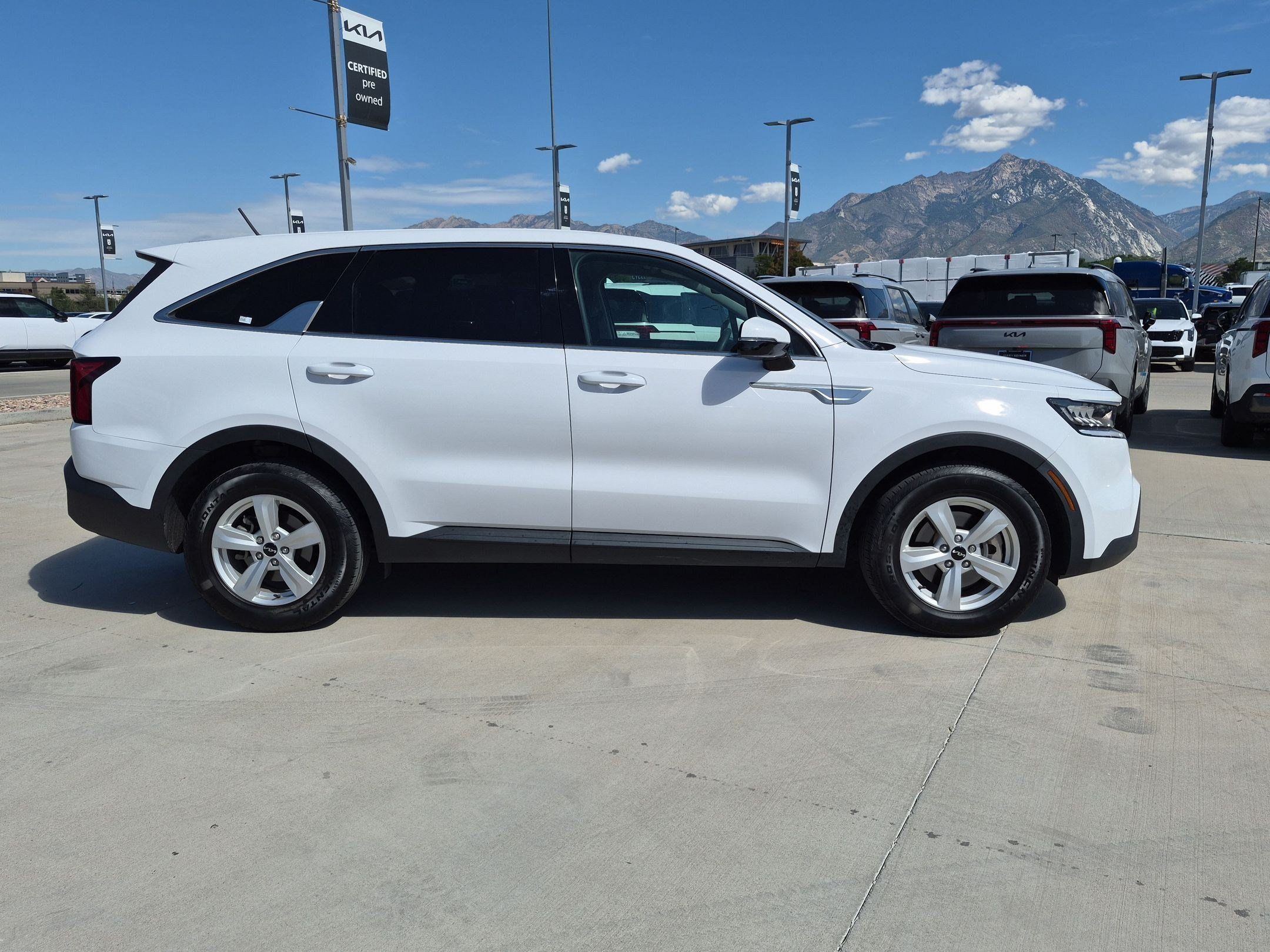 Certified 2023 Kia Sorento LX FWD image 6