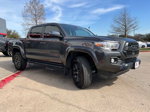Used 2022 Toyota Tacoma SR5 image 5