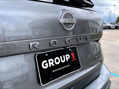 Used 2024 Nissan Rogue SV image 29