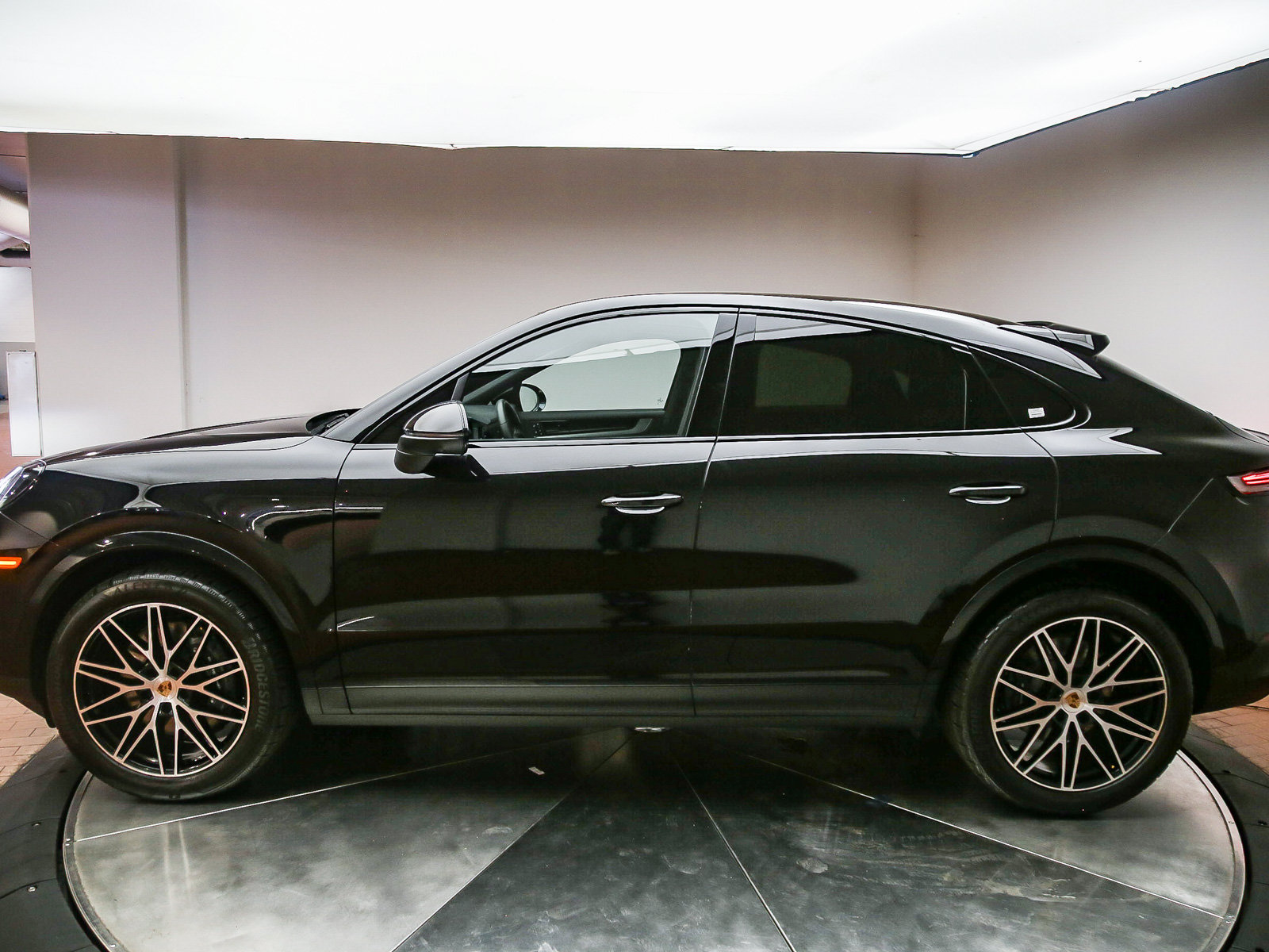 Certified 2026 Porsche Cayenne Coupe AWD/4WD image 2