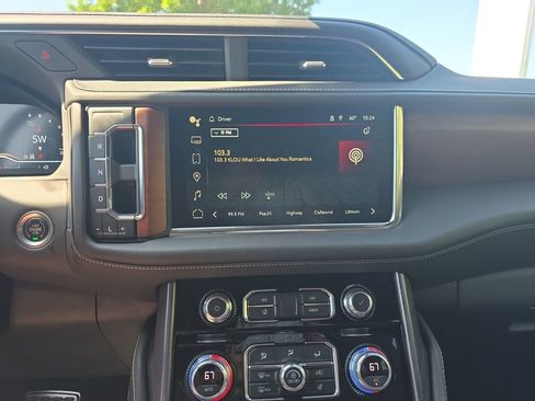 Used 2023 GMC Yukon Denali Ultimate AWD/4WD image 9