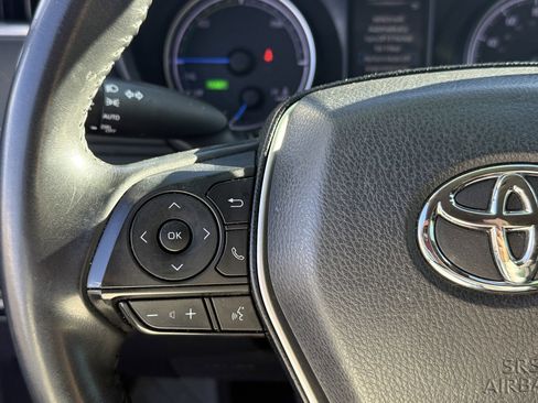 Used 2021 Toyota Venza LE w/ Carpet Mat Package (TMS) image 15