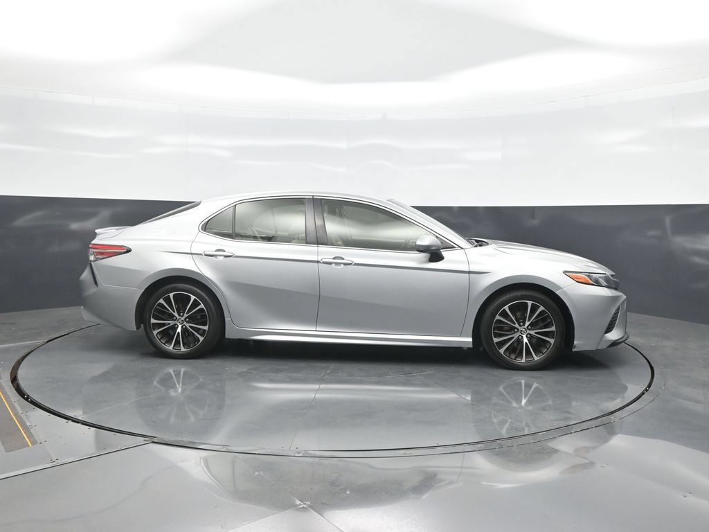 Used 2018 Toyota Camry SE FWD image 8