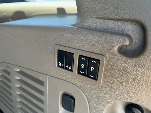 Used 2018 Chevrolet Suburban Premier AWD/4WD image 10