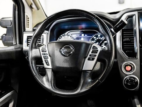 Used 2021 Nissan Titan SV w/ SV Convenience Package AWD/4WD image 16