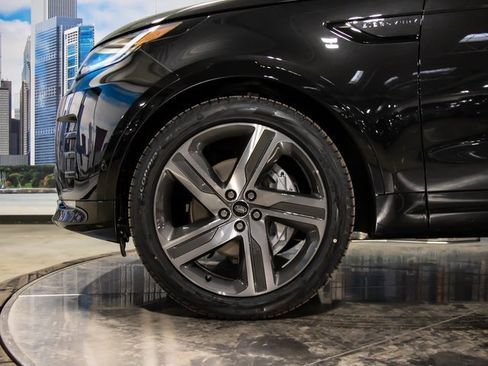 Used 2026 Land Rover Discovery Dynamic SE image 7