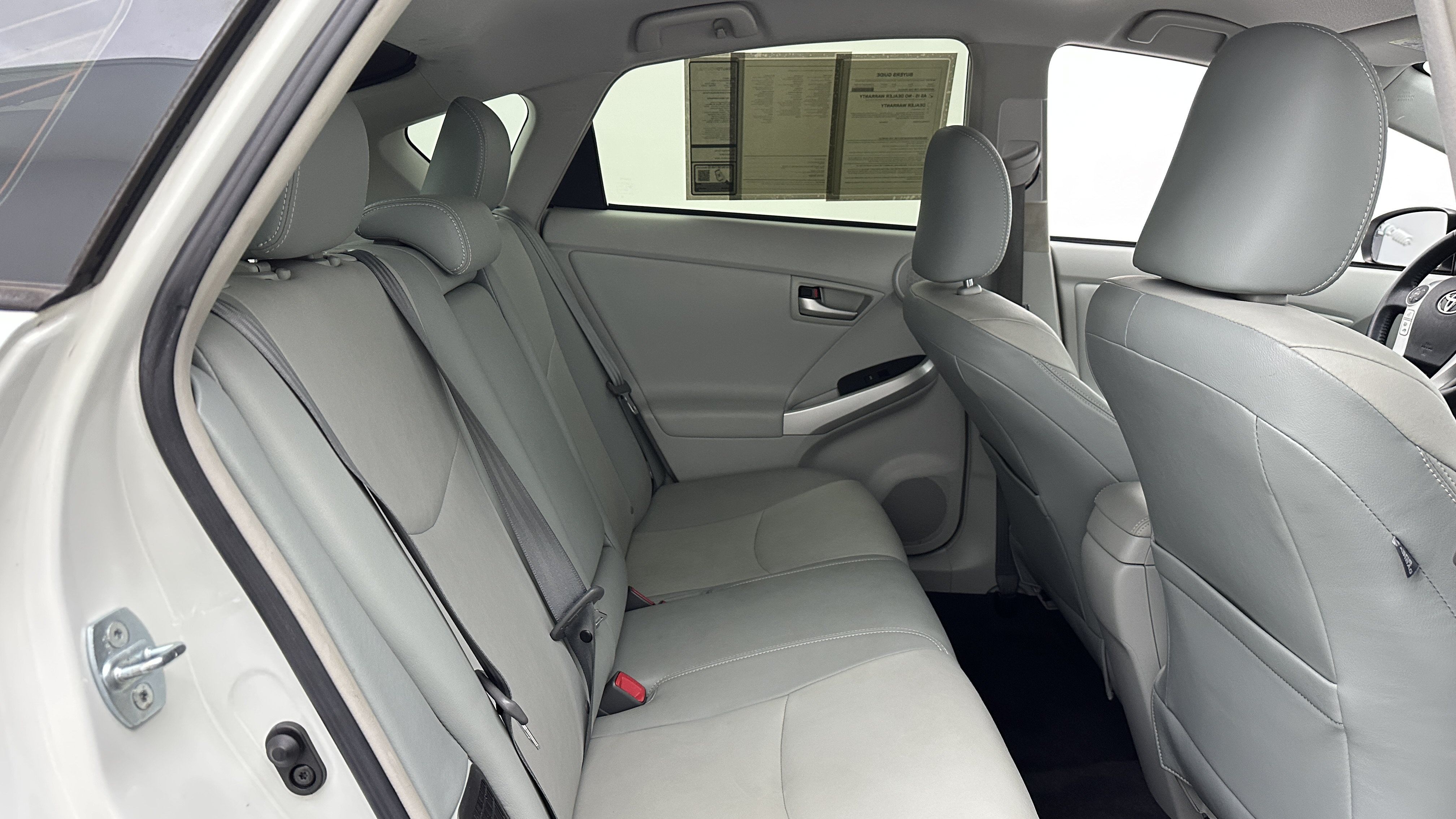 Used 2015 Toyota Prius Five w/ Advanced Technology Package FWD image 28