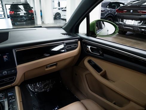 Used 2019 Porsche Macan image 11