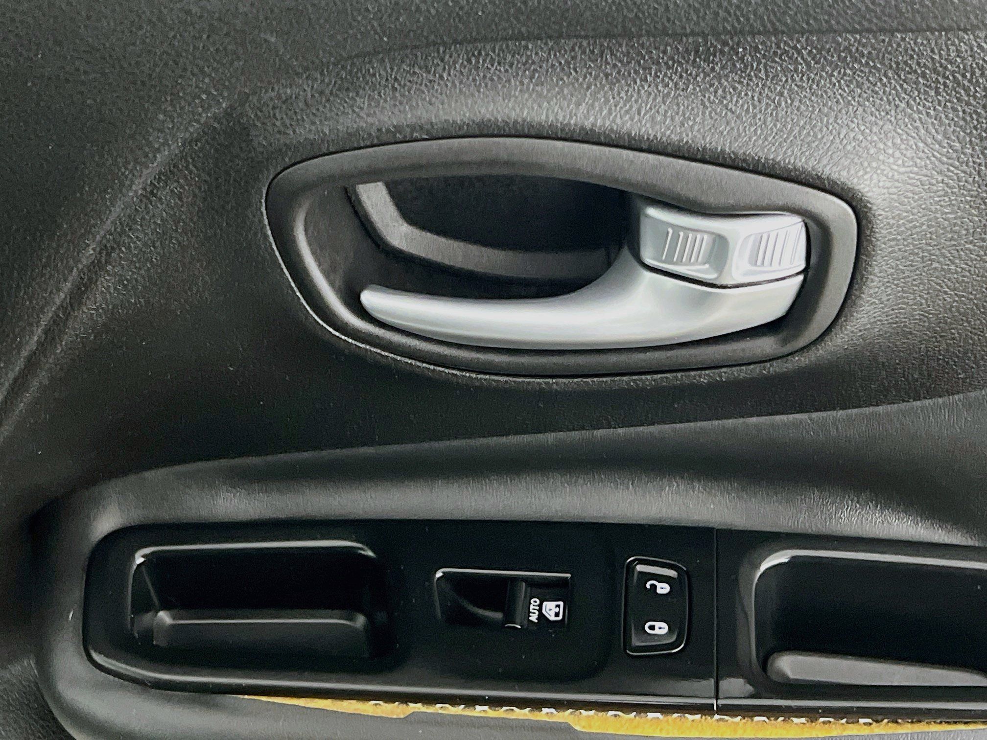 Used 2016 Jeep Renegade Limited FWD image 32