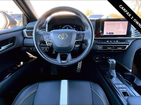 Used 2025 Toyota Camry SE image 8