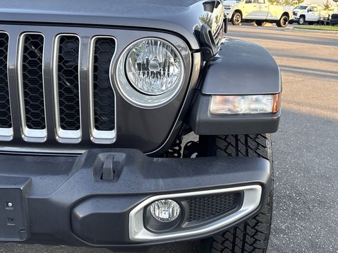 Used 2023 Jeep Gladiator Overland AWD/4WD image 11