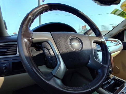 Used 2011 GMC Yukon Denali image 22