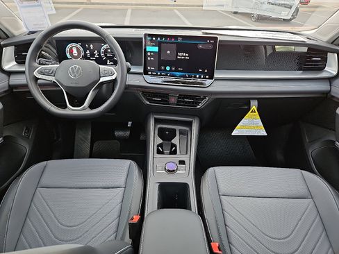 New 2026 Volkswagen Tiguan SE image 8