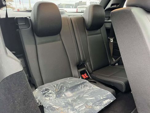 Used 2024 Mercedes-Benz GLE 350 GLE 350 w/ 3rd Row Seat Package image 17