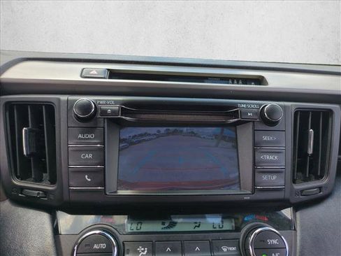Used 2018 Toyota RAV4 XLE FWD image 13