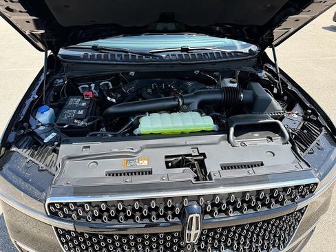 New 2026 Lincoln Navigator Premiere AWD/4WD image 34