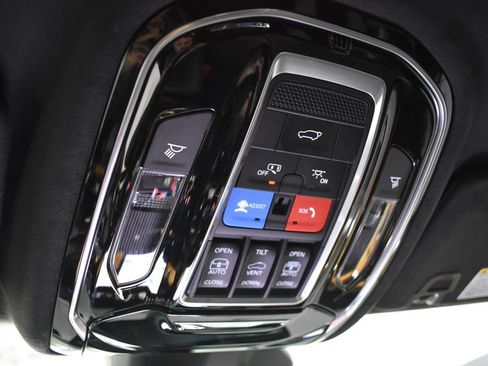 Used 2022 Jeep Grand Cherokee Summit AWD/4WD image 32