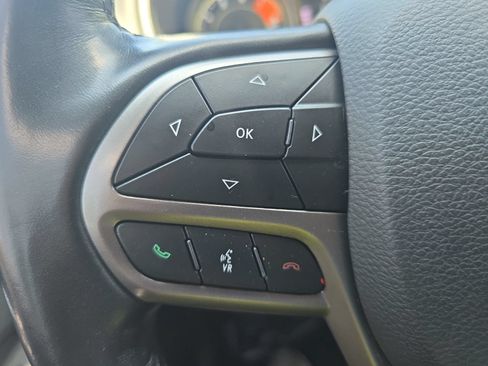 Used 2021 Jeep Cherokee Latitude Lux FWD image 16