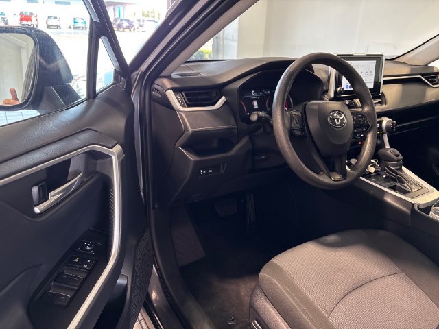 Used 2025 Toyota RAV4 XLE AWD/4WD image 6