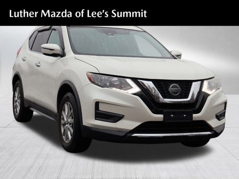 Used 2020 Nissan Rogue SV image 1