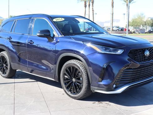 Certified 2024 Toyota Highlander XSE image 3