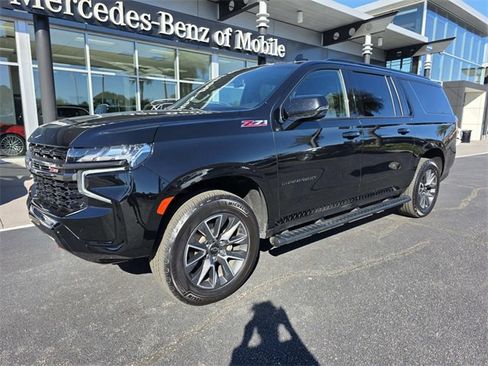 Used 2021 Chevrolet Suburban Z71 w/ Luxury Package image 2