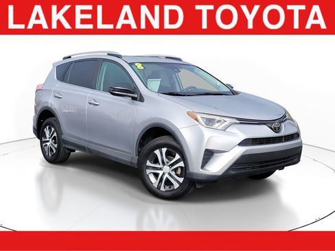 Used 2018 Toyota RAV4 LE image 1