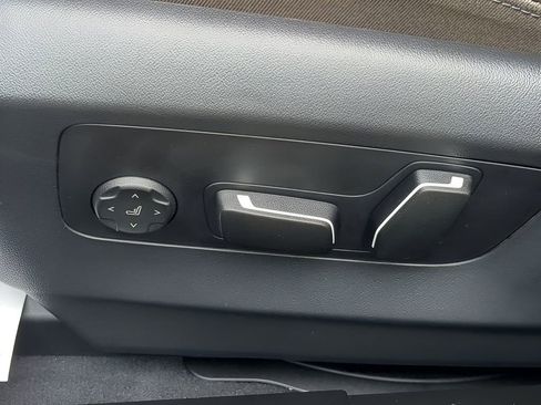 New 2025 BMW 530i w/ Premium Package image 19