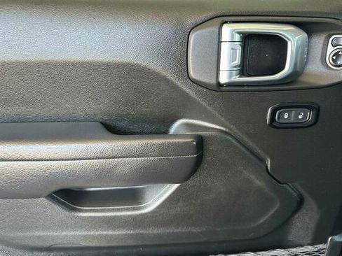 Used 2024 Jeep Wrangler Sport S image 8