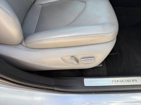 Used 2021 Toyota Highlander Limited image 32