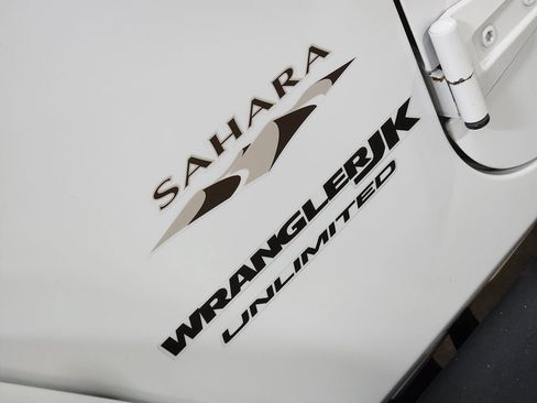 Used 2018 Jeep Wrangler Unlimited Sahara AWD/4WD image 25