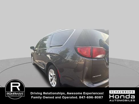 Used 2017 Chrysler Pacifica Touring-L Plus w/ Tire & Wheel Group FWD image 9