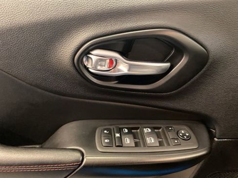 Used 2022 Jeep Cherokee Trailhawk image 19