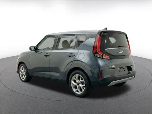 Used 2025 Kia Soul LX w/ LX Technology Package FWD image 7