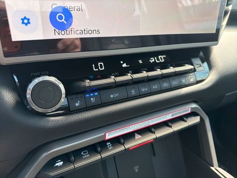 Used 2025 Toyota Tundra Limited image 32