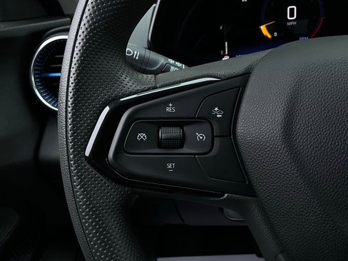 Used 2025 Chevrolet Trax LT image 32