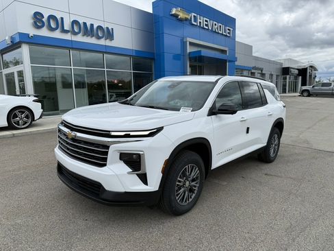 New 2026 Chevrolet Traverse LT w/ Driver Confidence Package AWD/4WD image 1