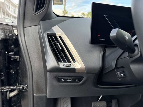 Used 2025 BMW iX xDrive50 image 32