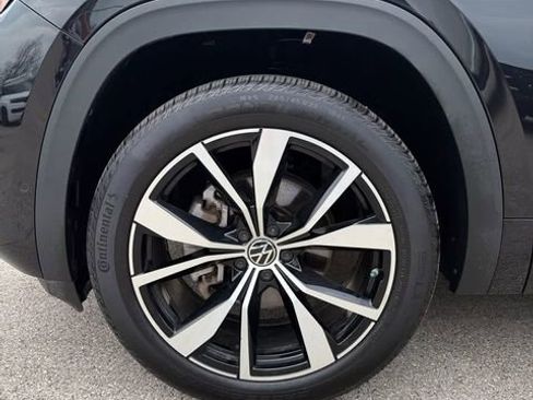 Used 2024 Volkswagen Atlas SEL Premium R-Line image 10