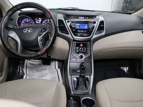 Used 2016 Hyundai Elantra SE image 2